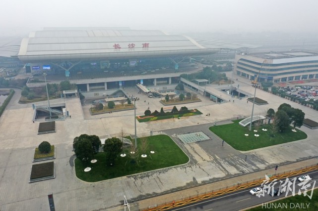 高铁长沙南站西广场绿化景观定妆亮相