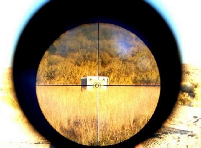 狙击镜中的画面是什么样的?难怪能轻易将敌人"爆头"