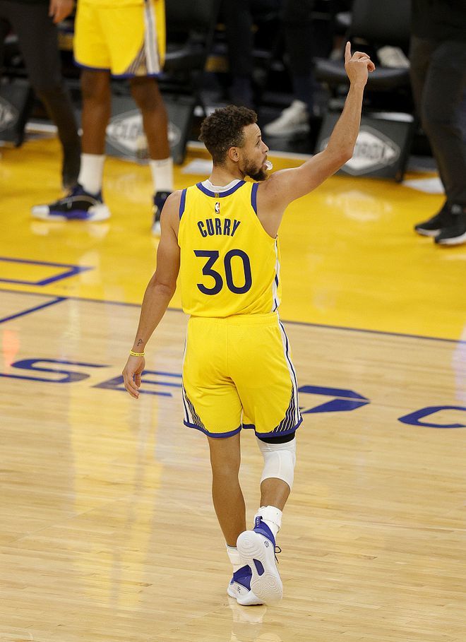 萌神回来了!库里49次单场8 三分历史第1