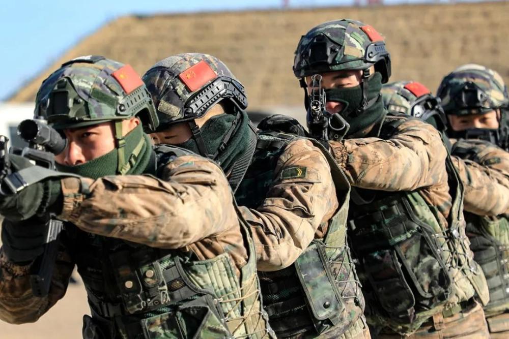 实弹射击磨炼官兵钢铁意志与血性胆气锤炼官兵战斗技能武警大同支队在