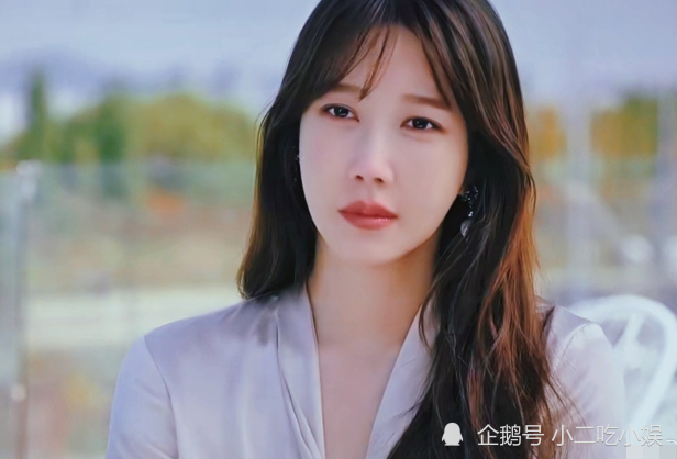 《顶楼》女主李智雅家境超过财阀,徐太志当年是高攀_腾讯新闻