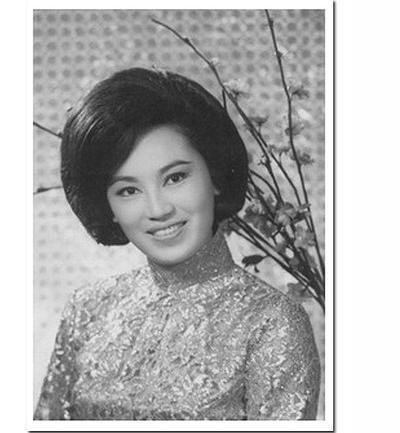 回顾香港资深艺人李香琴生平因病在家中去世享年88岁