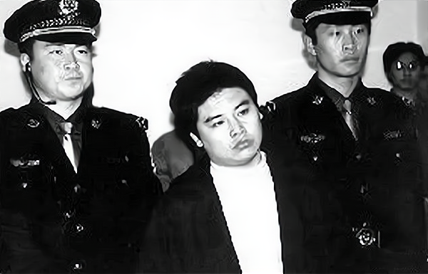 回顾北京杀人魔许广才:连续奸杀女青年,致6死1伤后终落网_腾讯新闻