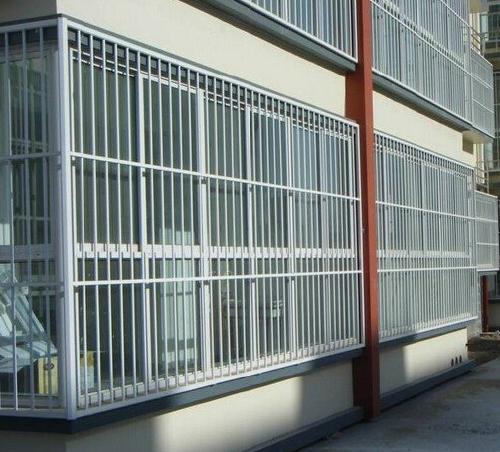 家里不要再装传统防盗网了如今有钱人流行装这种省钱又实用