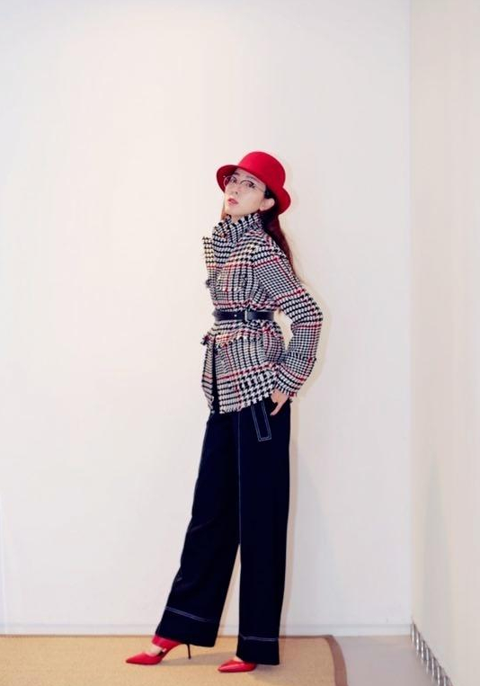 李思思把时尚玩透了,不仅衣品好还注意细节,真是走在时尚的前沿