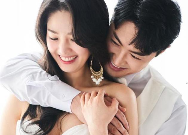 顶楼2朴忠载夫妇参演诠释贵族角色网曝李智雅一人分饰两角