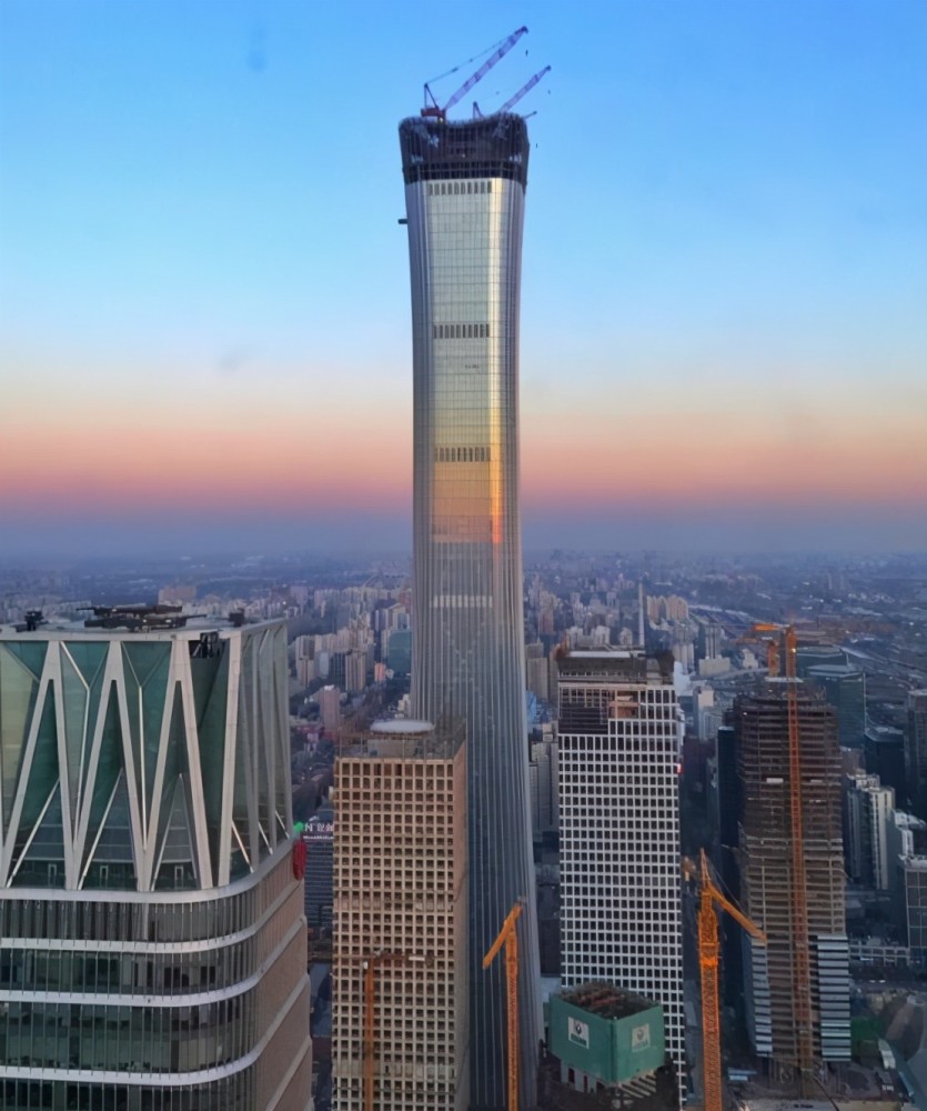 不容易!蝉联中国第一高楼五年,三次险被