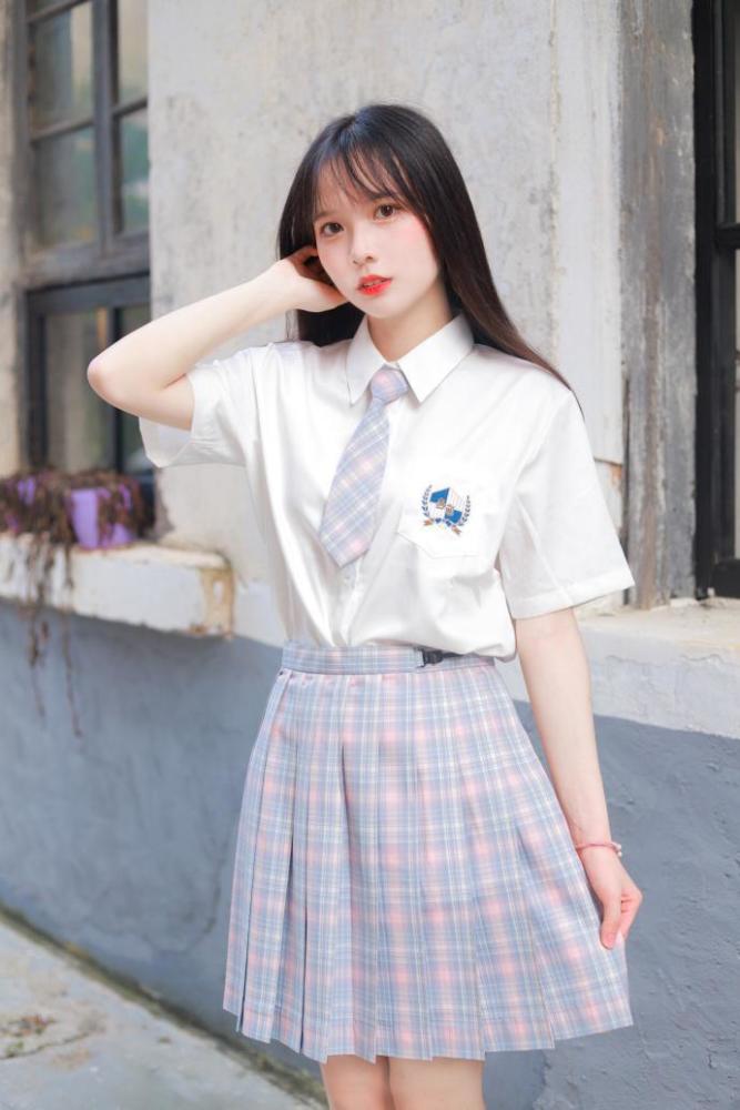 26岁上班族穿jk制服被嘲讽 明星穿jk裙被骂 这是为了装嫩吗 腾讯新闻