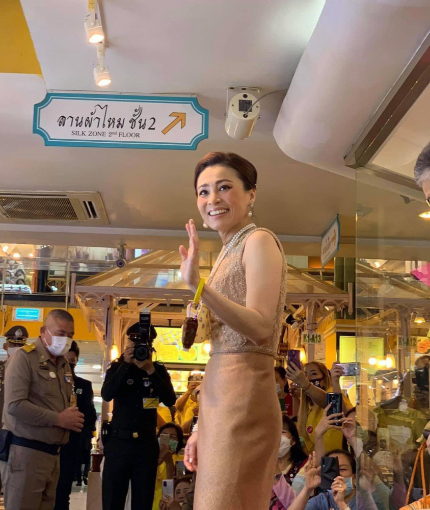 苏提达王后一身粉裙真美好似瑶池仙子不惧西拉米王妃回归王室