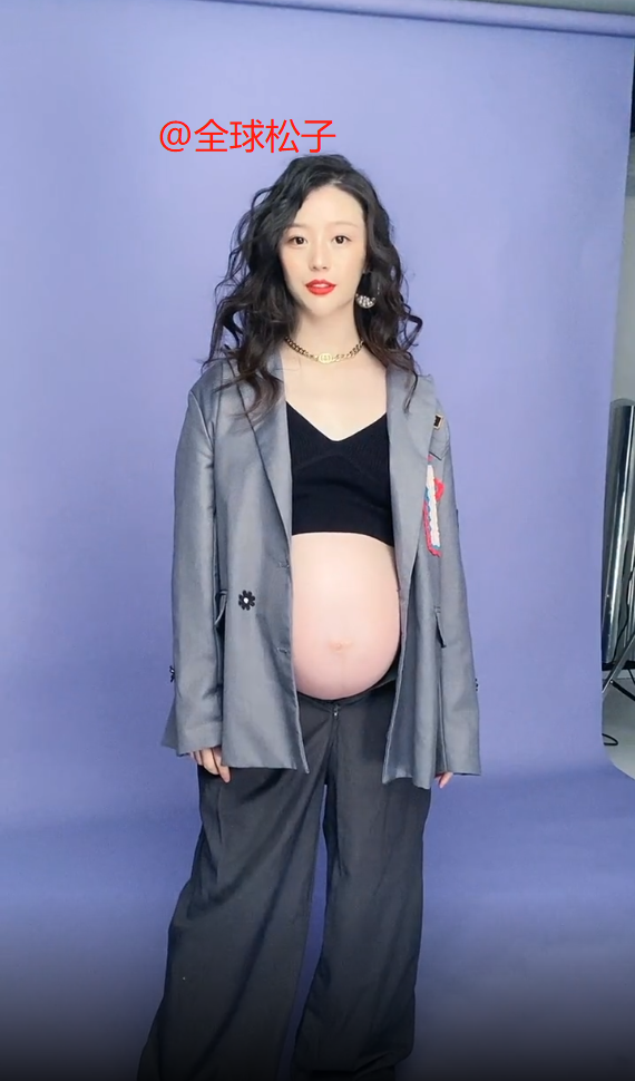 谢永强小12岁妻子拍孕妇照,腹部高高隆起将卸货,身材却颇纤瘦_腾讯