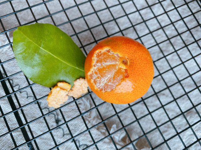 砂糖橘不要只会买大的,牢记这3点,口感超甜,水分多无残渣