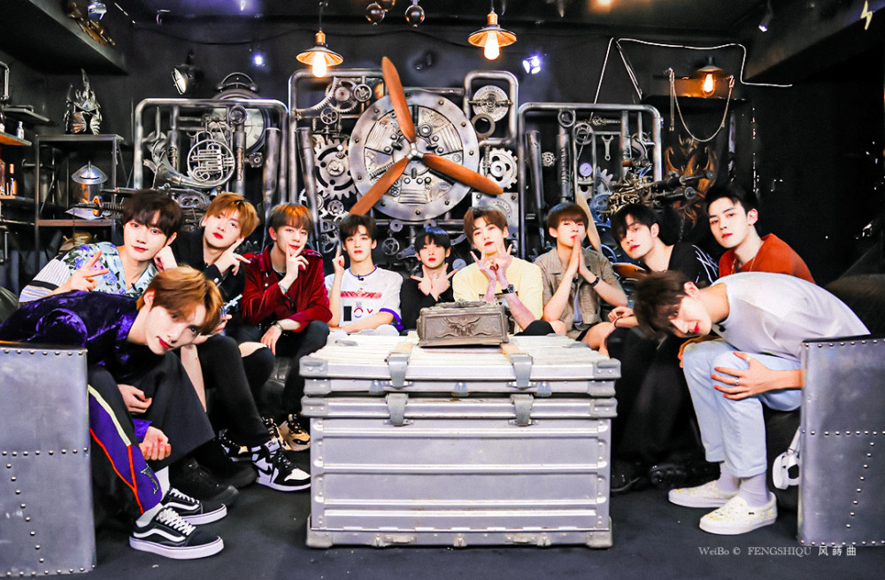 r1se合照好像忘了时间有脚