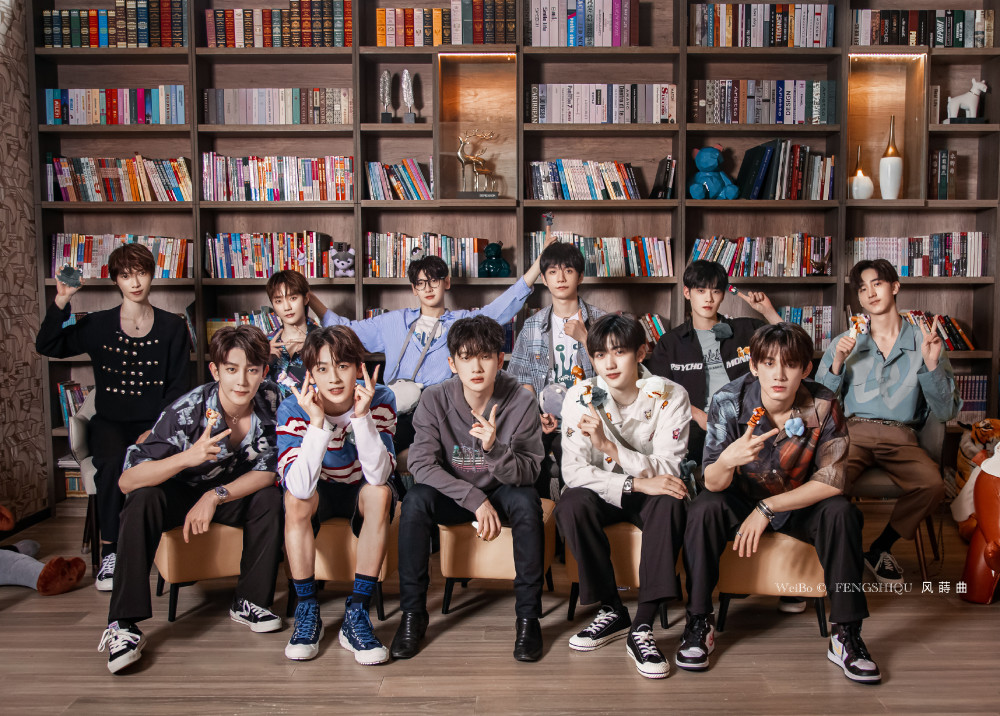 r1se合照好像忘了时间有脚