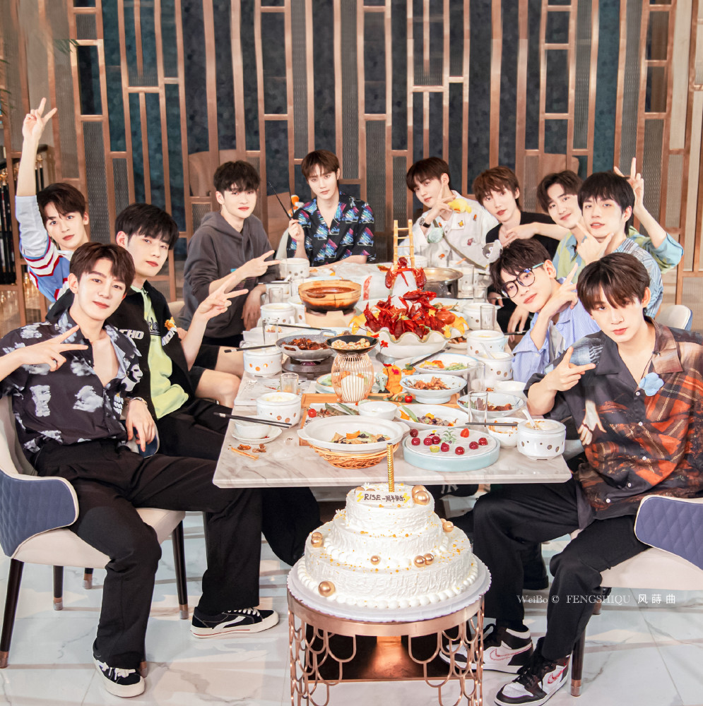 r1se合照好像忘了时间有脚