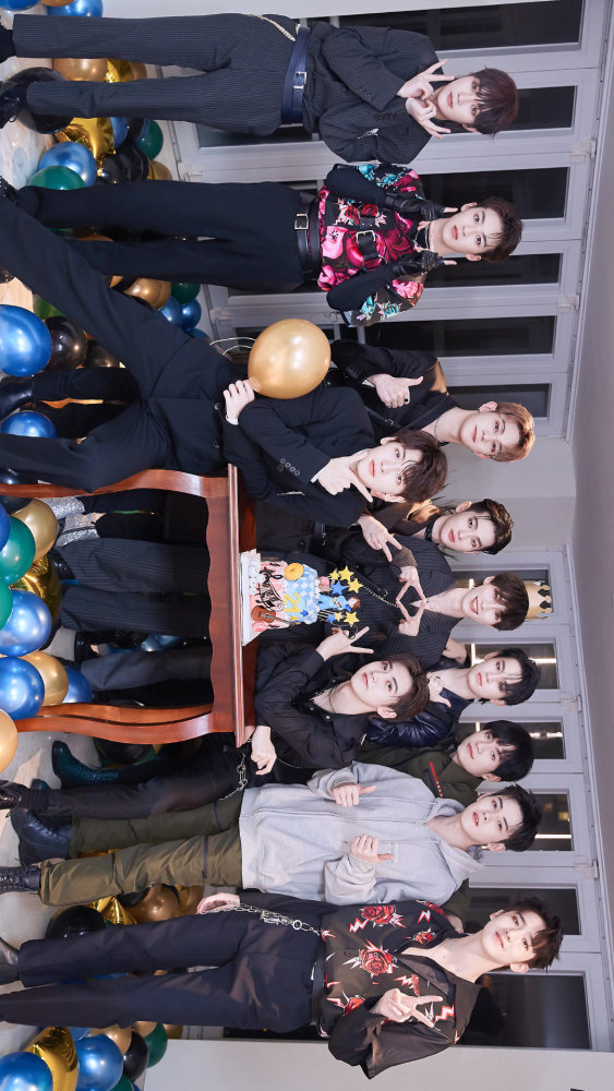 r1se合照好像忘了时间有脚