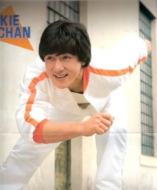 成龙《宝贝计划》中的宝宝长大了,16岁的他变化有点大!_腾讯新闻