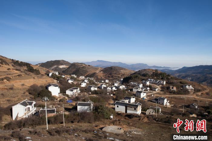 资料图:贵州省毕节市迤那镇农民新居 贺俊怡 摄中新网贵阳1月6日电