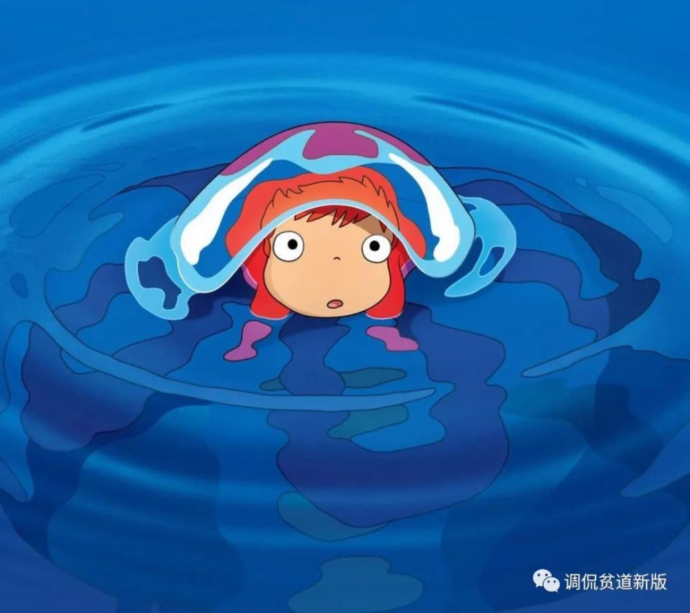 看到波妞为了寻找宗介迎着浪尖,度过险阻,拿着小绿桶,往前冲的身影