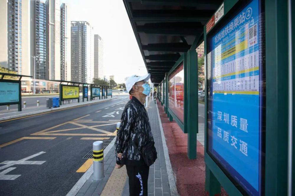 深圳公交车站台图片