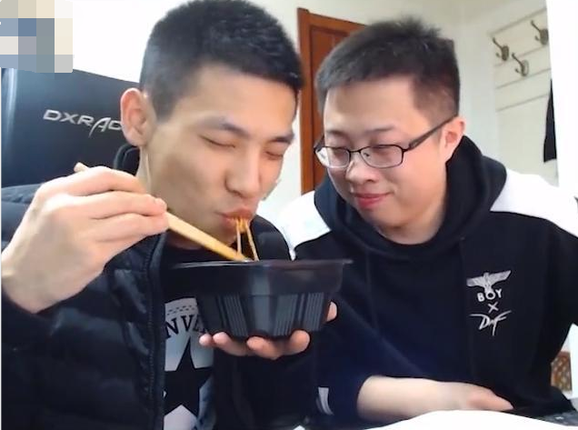 不过,dnf主播这边的表现有点让人出乎预料,作为旭旭宝宝的关门弟子大