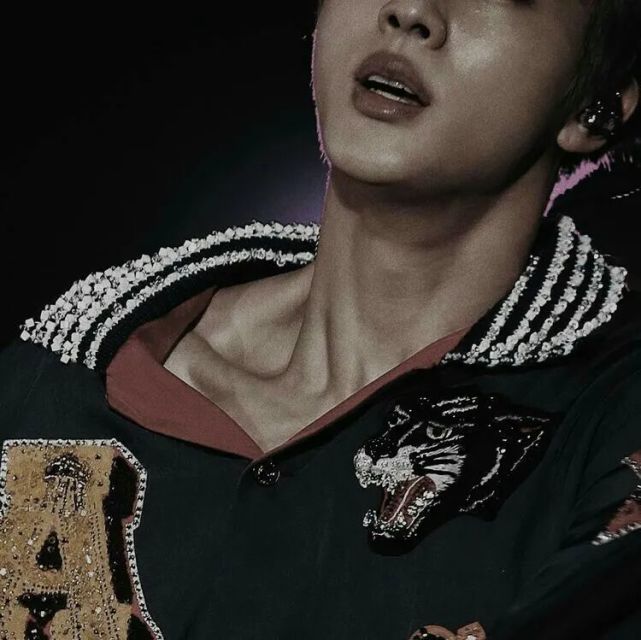 想看金硕珍锁骨腹肌看过来!