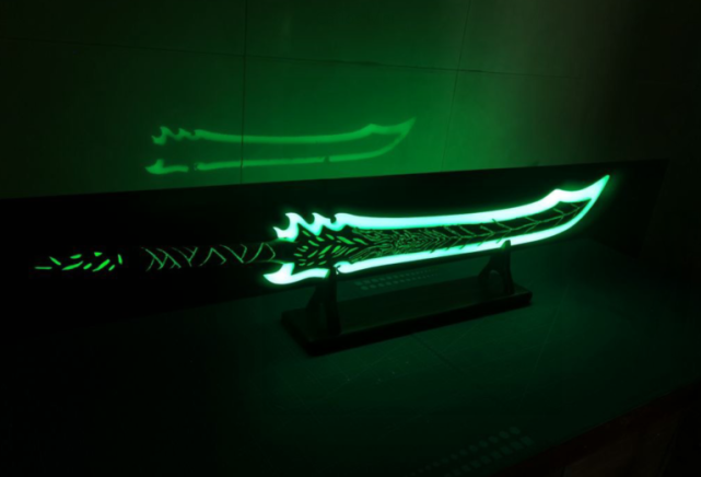 武庚纪:永恒之夜被还原到现实,成品展出后,耀眼的刀光令网友眼红!