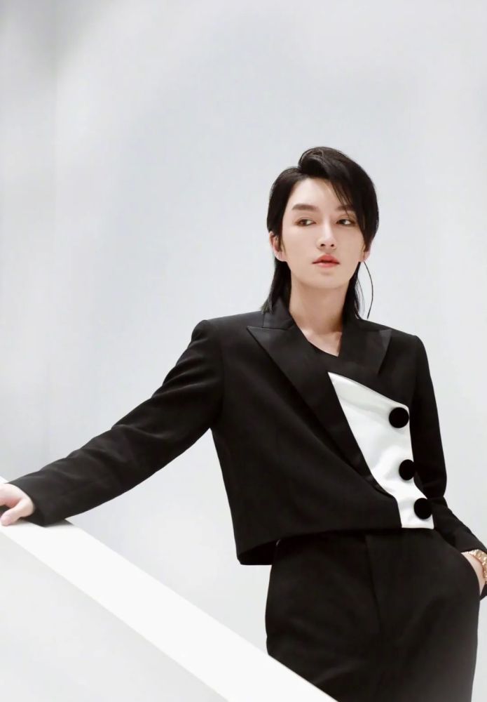 肖骁我不能说是帅我只是美出了自己的风格