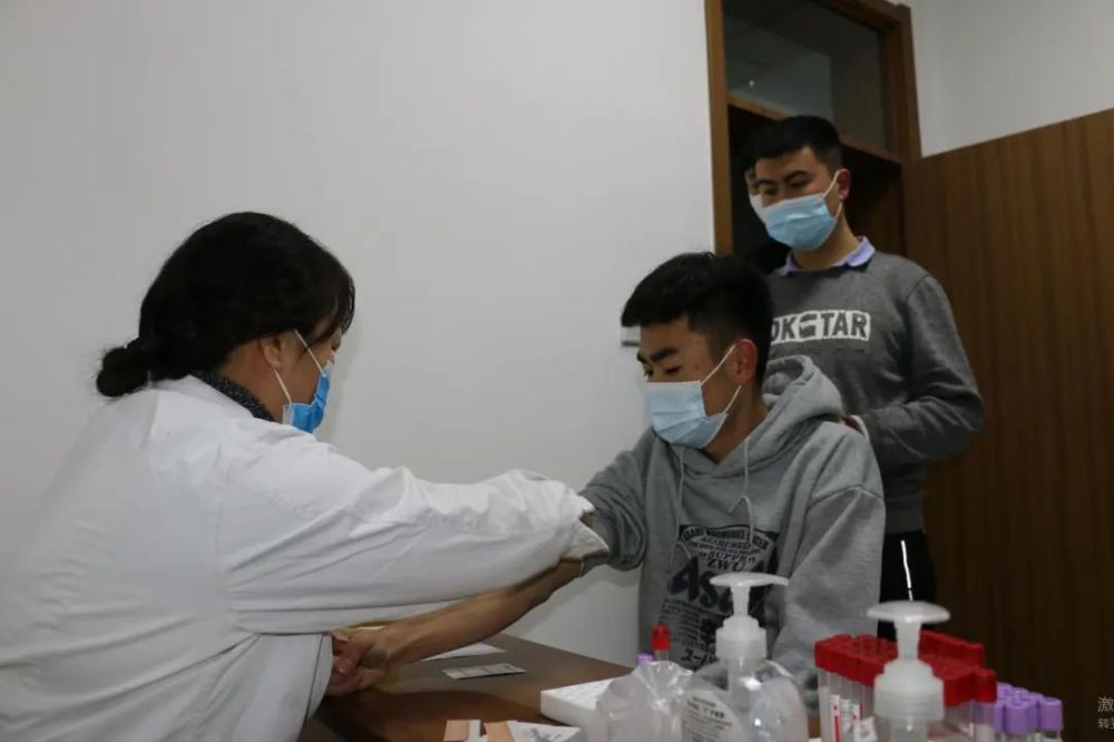 携笔从戎!酒泉30名大学生参加酒泉2021年征兵体检