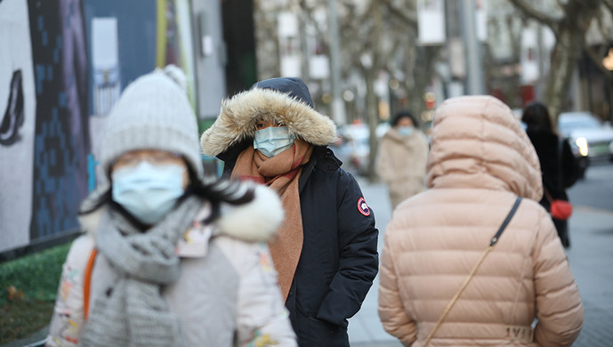 上海今年首个寒潮预警来了 感觉今冬更冷 寒潮多 上海中心气象台专家说 腾讯新闻