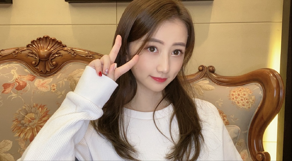 解说李九又乱开玩笑,gini生气回怼:上次说我是少妇还不够?_腾讯新闻