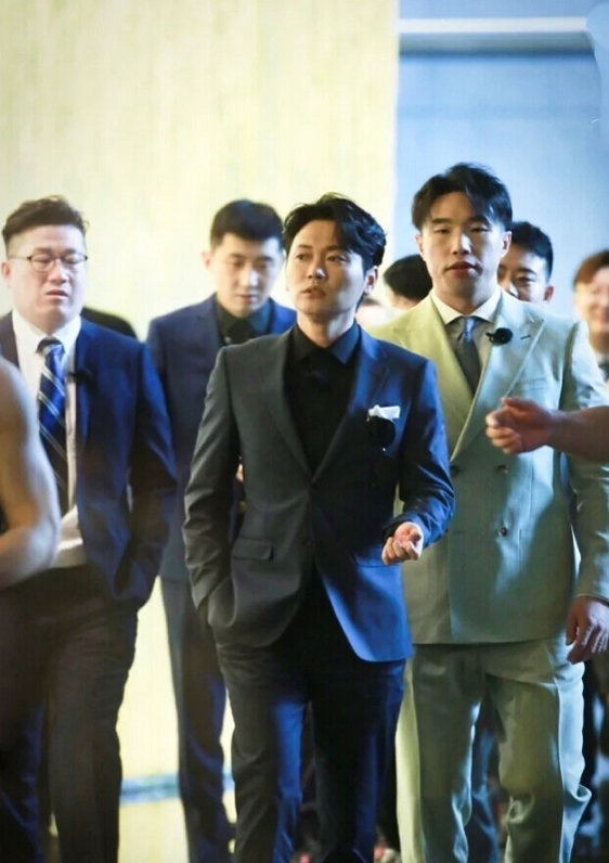 24岁秦霄贤生日发文,看合照c位,就知主角有多卑微了_腾讯新闻