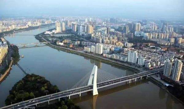 2020前三季度gdp_前三季度GDP十强省份:浙江第4,湖南第8,河南接近4万亿!(2)