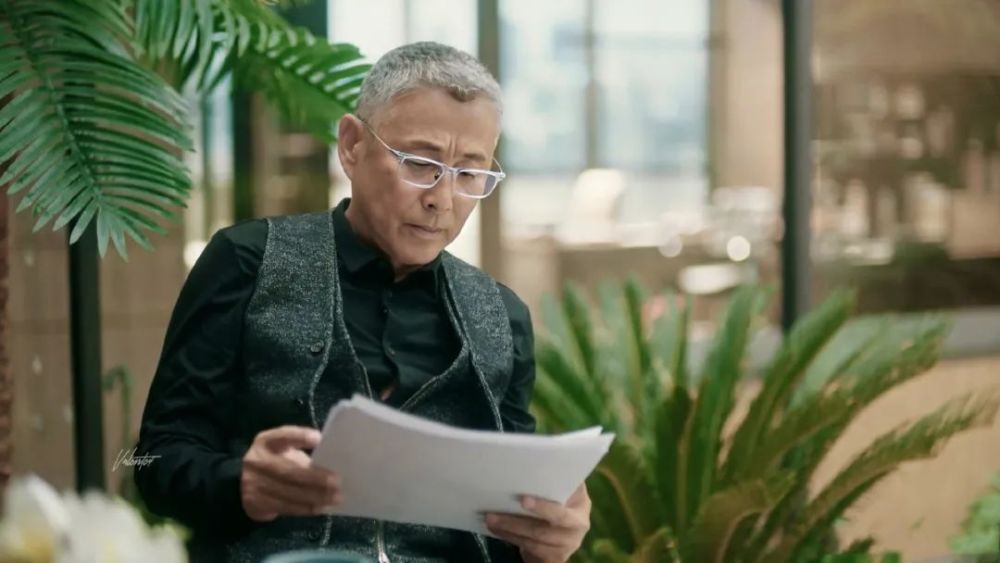 周国平说:无聊者自厌,寂寞者自怜,孤独者自足. 站在千变