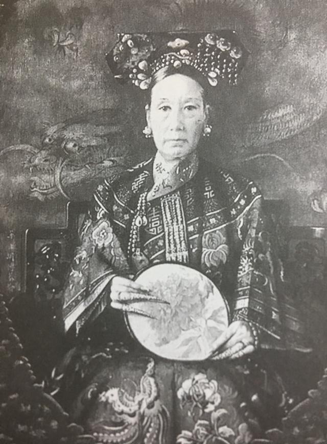 老照片:70岁的慈禧真实长相,靠人乳延缓衰老,但在一方面不节制_腾讯