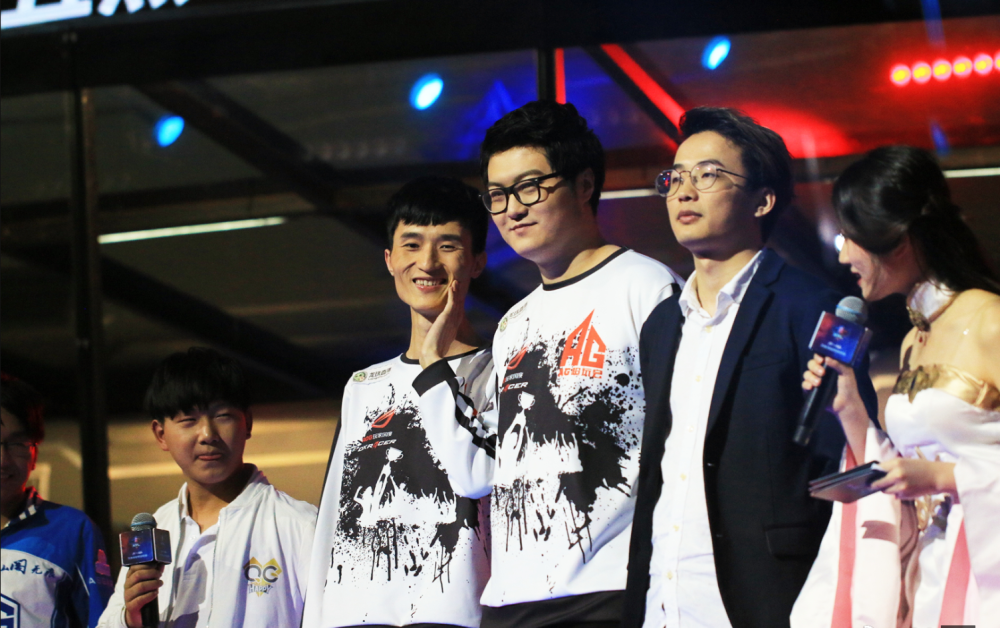 六个月职业生涯只换来1万穷到没钱吃饭vsr选手所言令人心酸