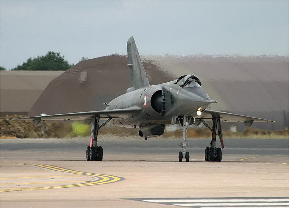 幻影4轰炸机自带刺客攻击属性具备极强低空突防本领