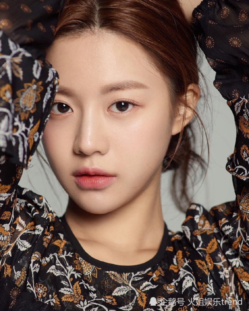 韩国女星高允真写真