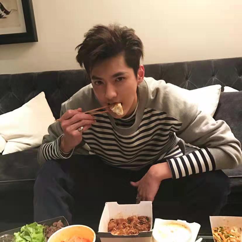 酷酷的吴亦凡头像来了有卡通的哦