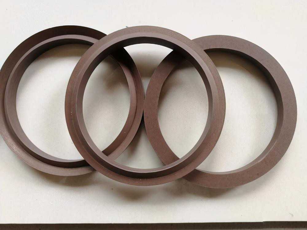 t形密封圈 ,能适应高压而不发生挤出,同时仍有很大面积与沟槽接触,以