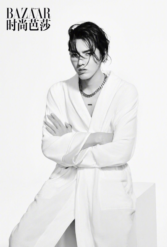 吴亦凡黑白时尚大片 浴袍造型性感撩人