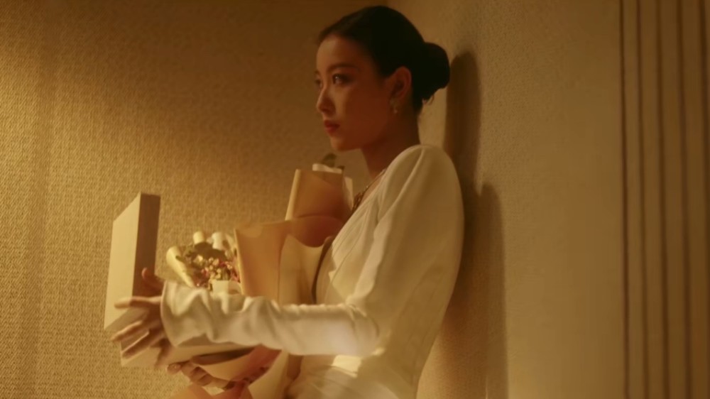 《流金岁月》朱锁锁谢宏祖大婚,叶谨言送的礼物,让锁锁当场泪崩_腾讯
