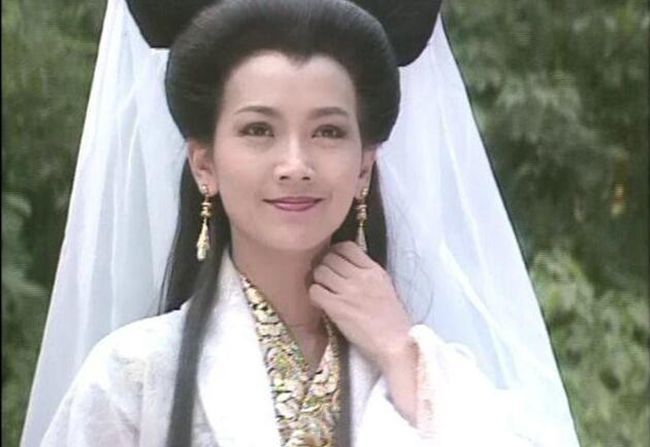 法海可以说是一直盯着白娘子不放的,从一开始的告诉许仙他娘子是妖,到