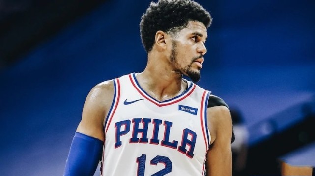 托比亚斯哈里斯生涯得分过万而莱昂纳德竟然还在他后面