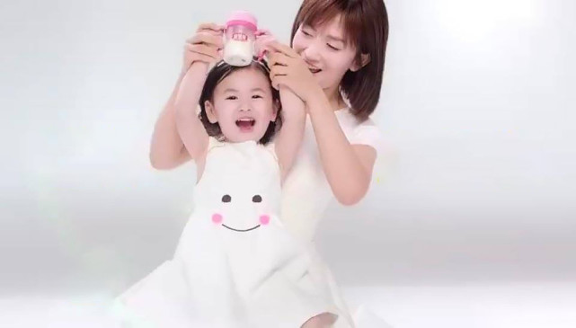 谢娜公开售卖女儿物品细节证实二胎并非双胞胎所卖物品暴露了富养女