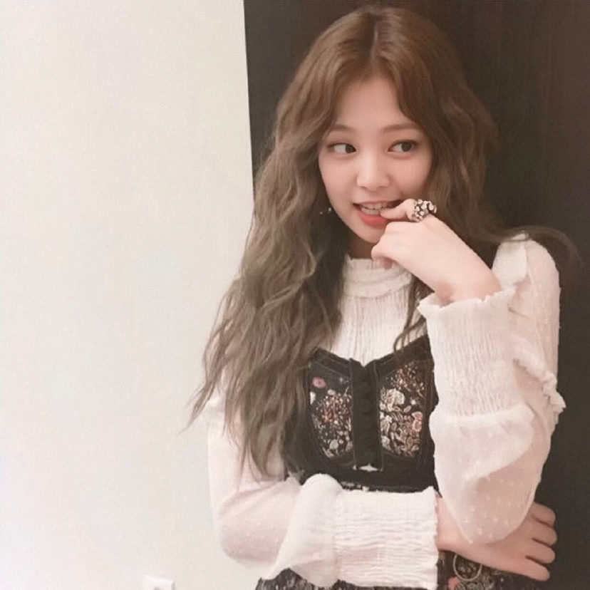 blackpink短发jennie太飒了