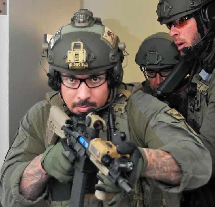 美国swat进入国会大厦卡宾枪涂装花样多特战队员能自由选武器外形