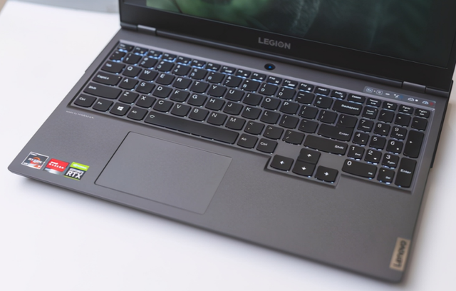 联想拯救者r7000p屏幕素质出色性能强劲有力