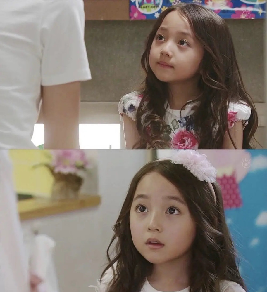 还有欧阳娜娜的姐姐欧阳妮妮小时候上康熙的时候,也很漂亮.