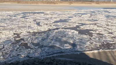 最低27山东网友接力泼水成冰烟威暴雪深度达30公分青岛惊现海浩奇观