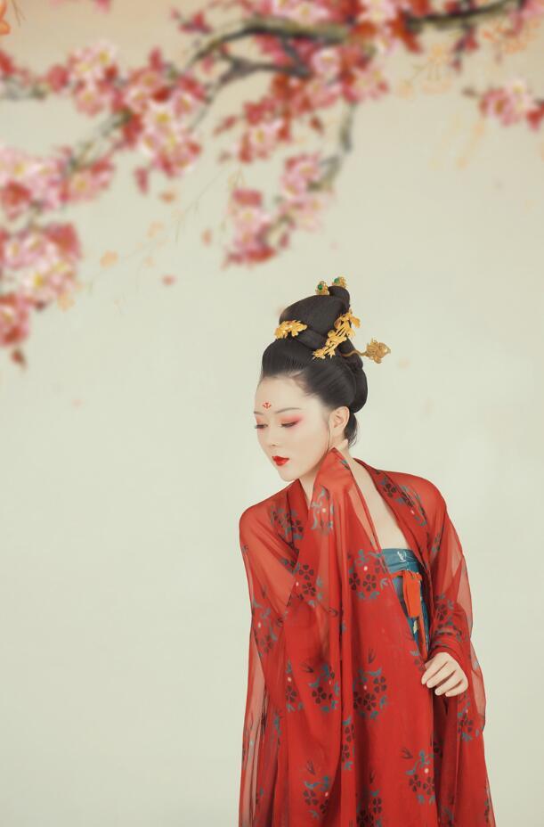 盘子女人坊古装摄影春笺主题图片欣赏